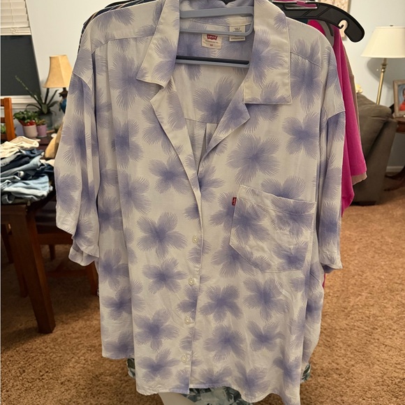 Levi's plus size Blue Floral Button-Up Shirt - Picture 1 of 2